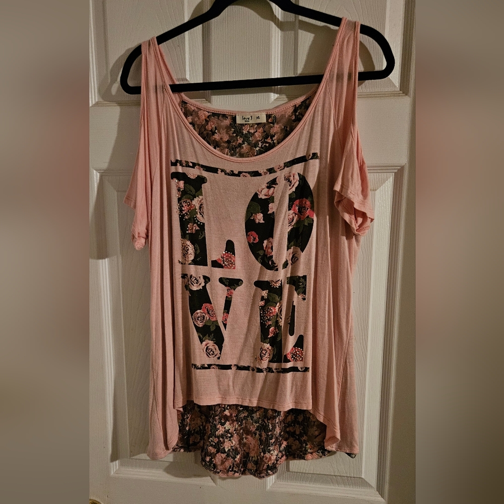 Women's with cut-out shoulders and cut-out design on back / XL